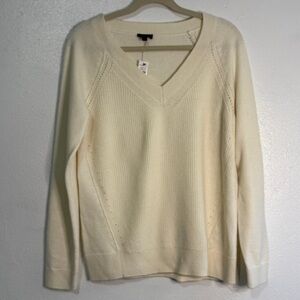 Talbots Ivory V-Neck Knit Top. Sz M. NWT.